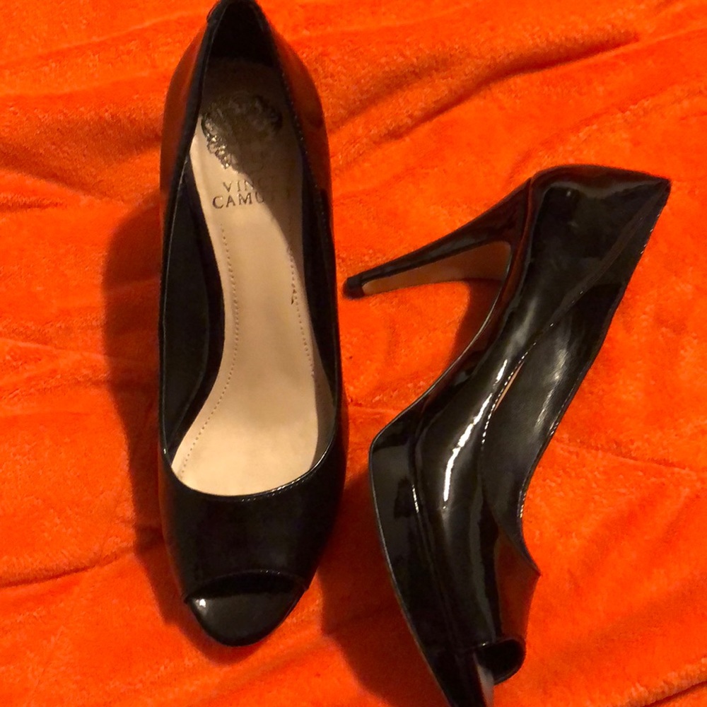 Peep toe Vince Camuto black heels